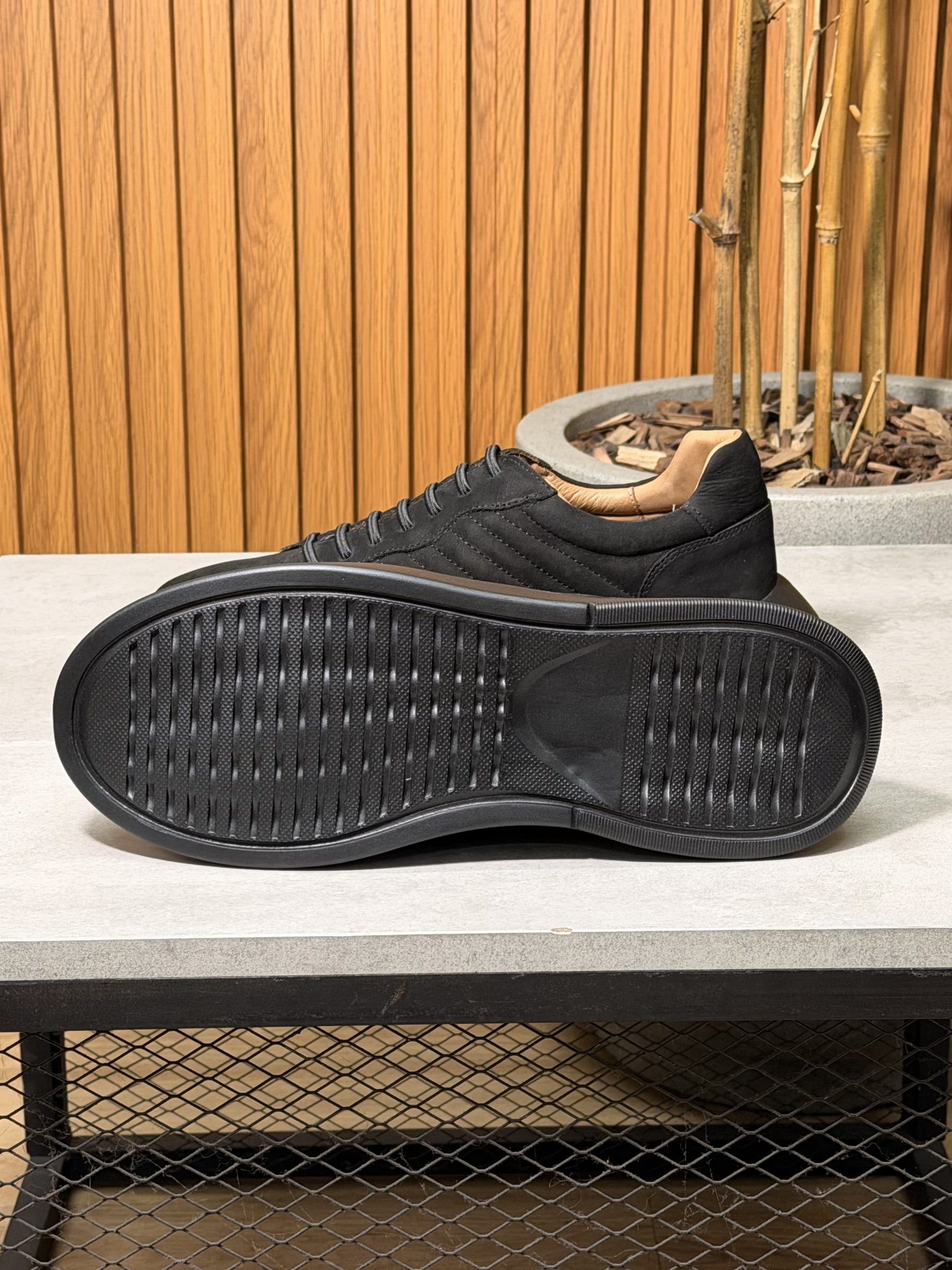 Sneaker Line True Hero
